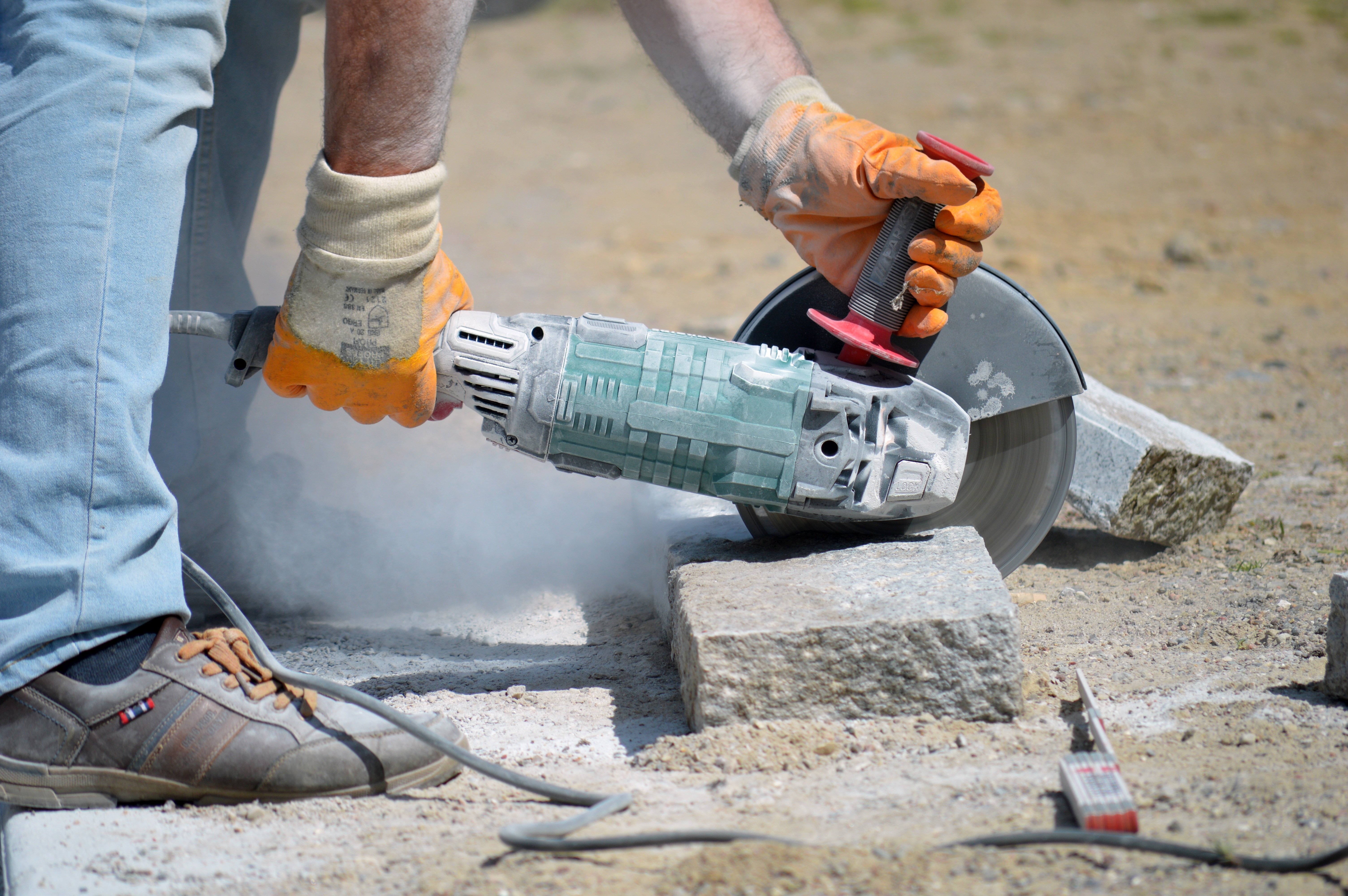 MainOtter Handwerker bei der Arbeit in Würzburg